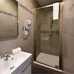 מלון Du Palais Centre 2*