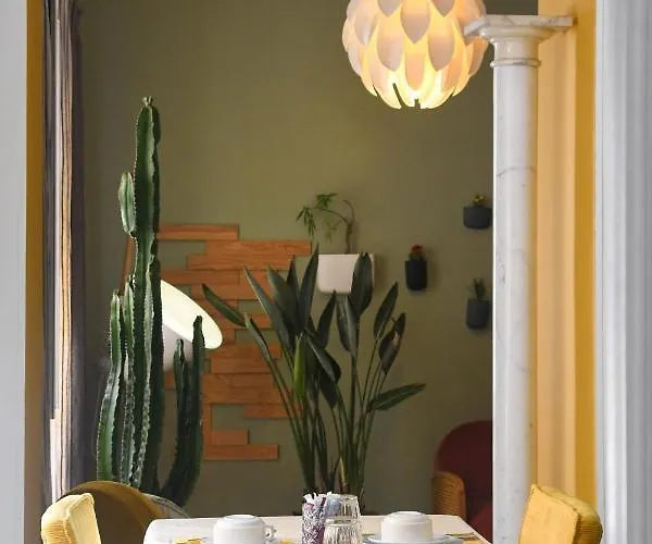 Du Palais Centre Hotel 2*